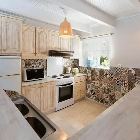 Villa Maritsa, Magazia *