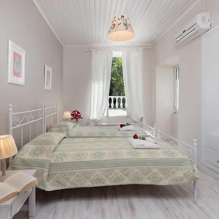 Villa Maritsa, Magazia