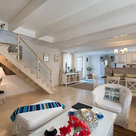 Maritsa, Magazia Villa Gaios